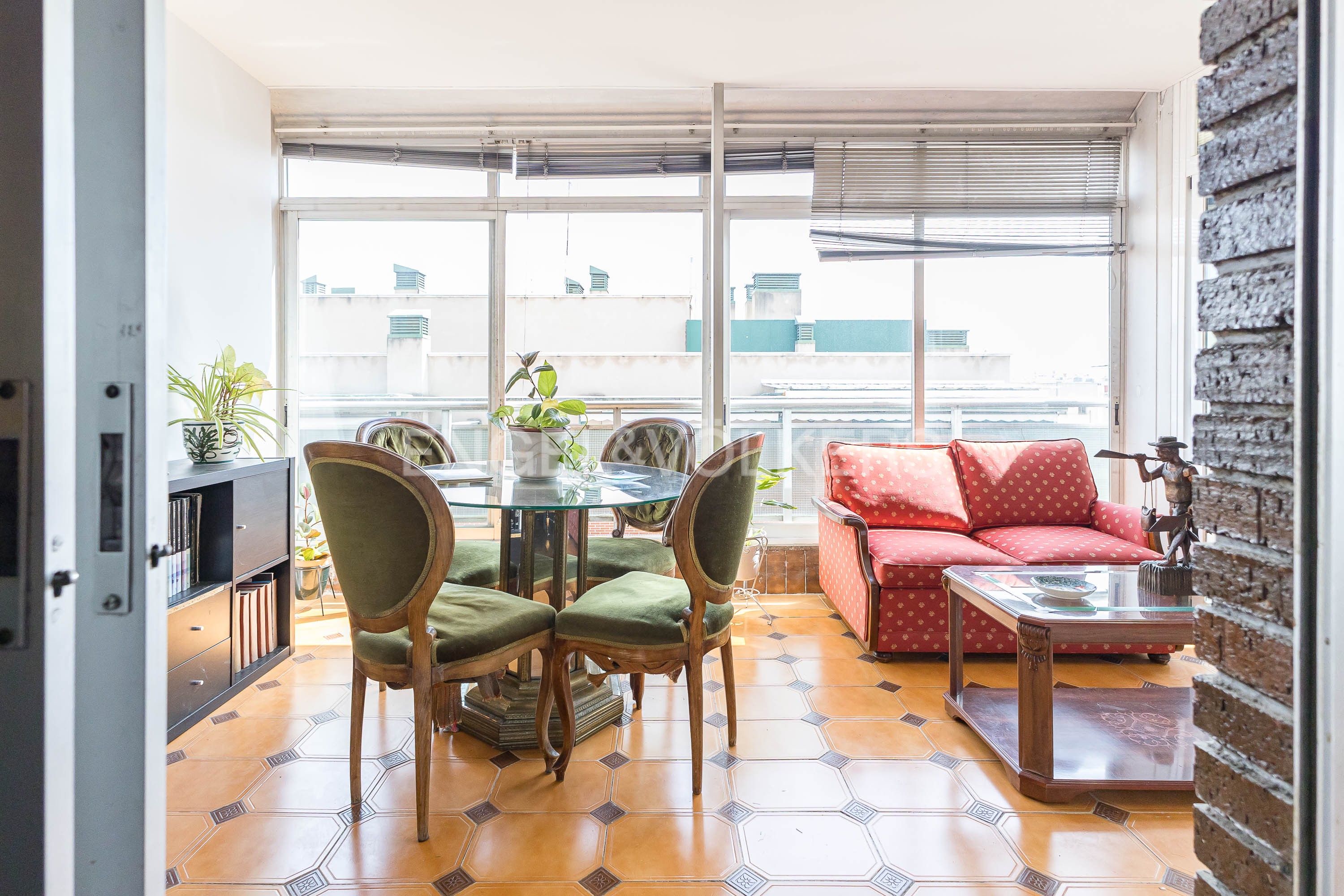 Sala d'estar de Àtic en venda en  Madrid Capital amb Aire condicionat, Calefacció i Terrassa