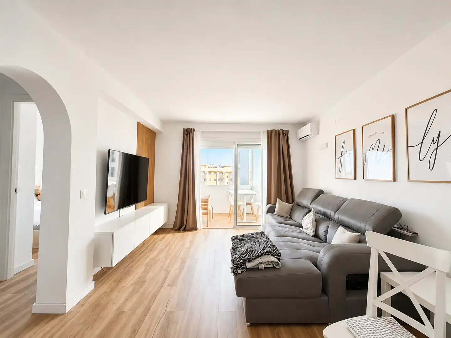 Sala de estar de Piso en venta en Fuengirola con Aire acondicionado, Terraza y Amueblado