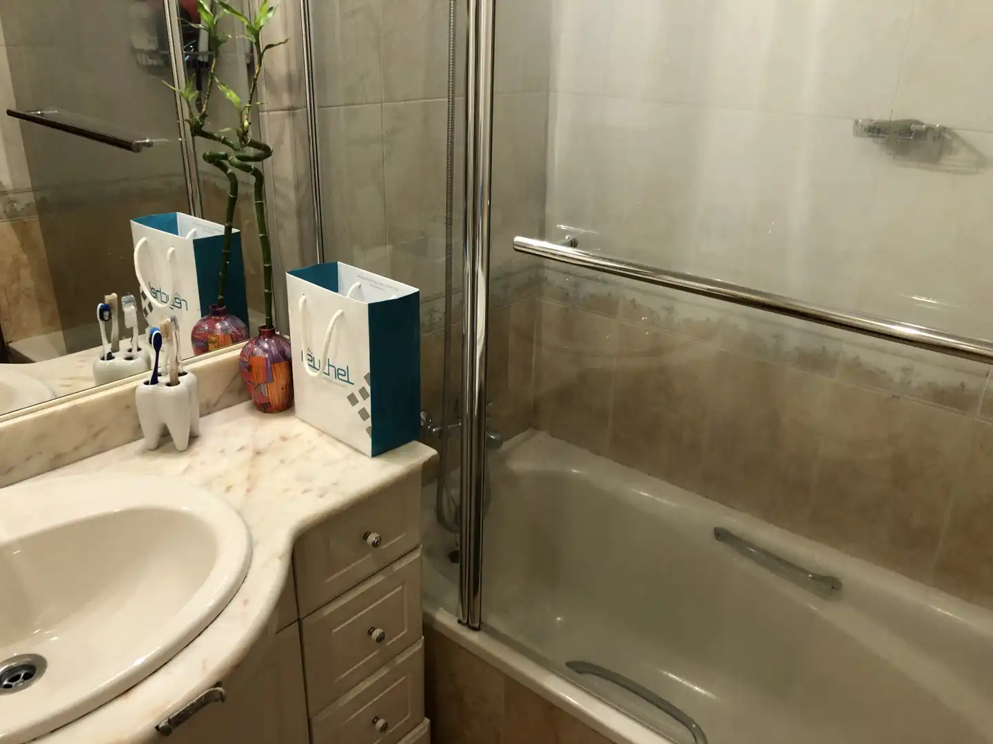 Bathroom of Flat for rent in Oviedo   with Heating, Parquet flooring and Storage room