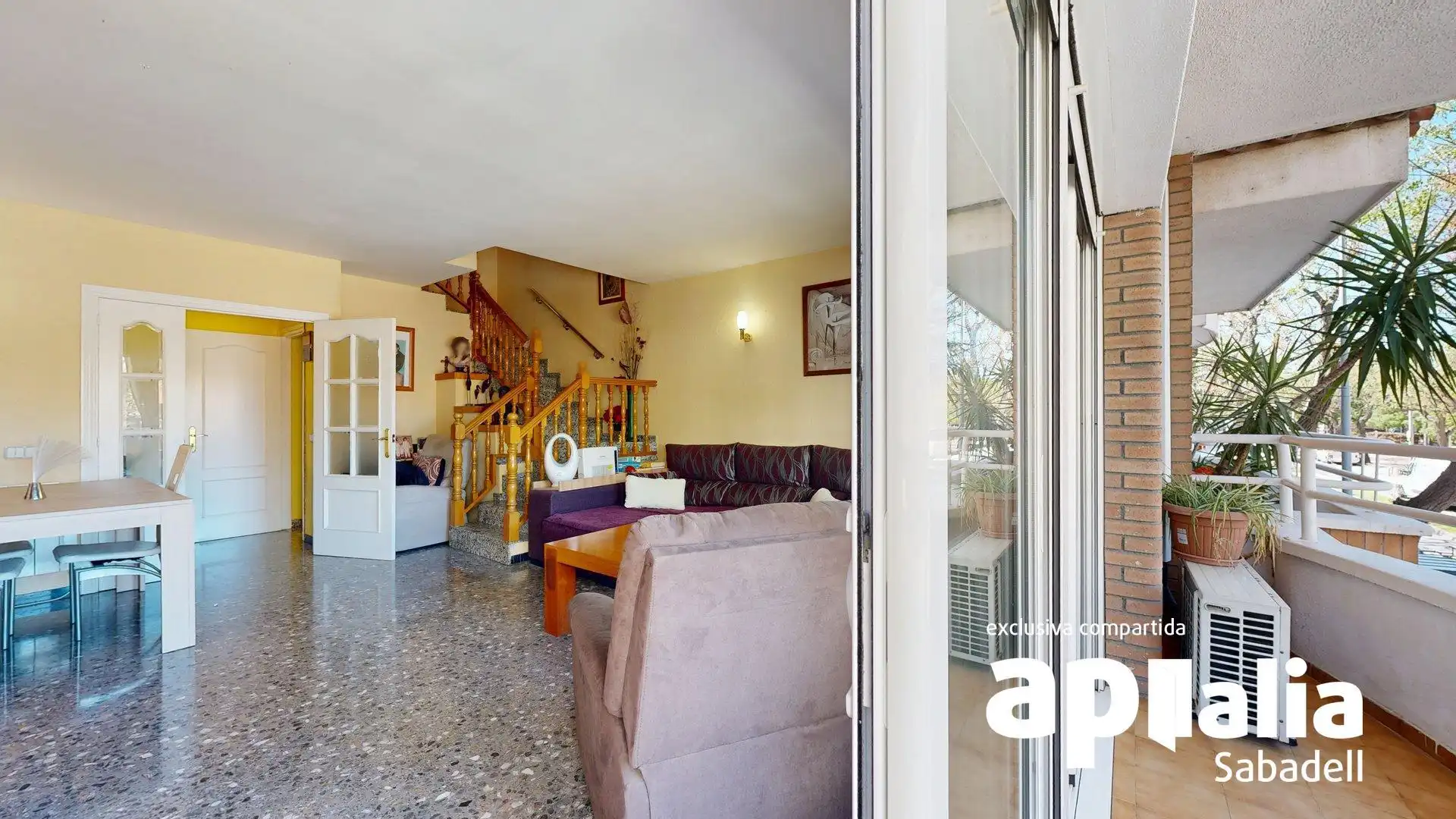 Sala de estar de Casa adosada en venta en Barberà del Vallès con Calefacción, Terraza y Balcón