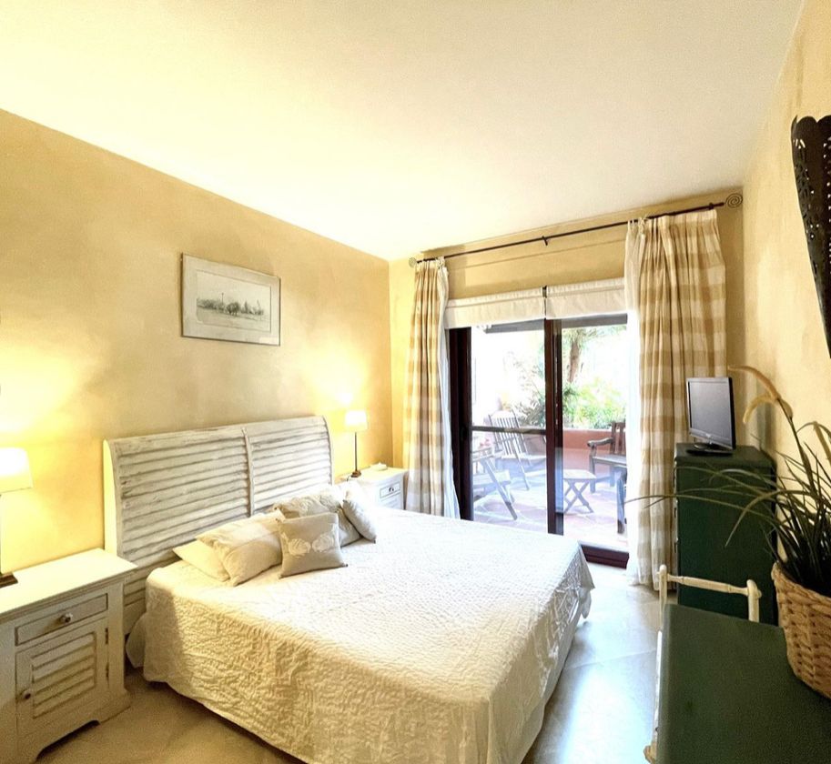 Dormitori de Pis en venda en Marbella amb Moblat, Forn i Rentadora