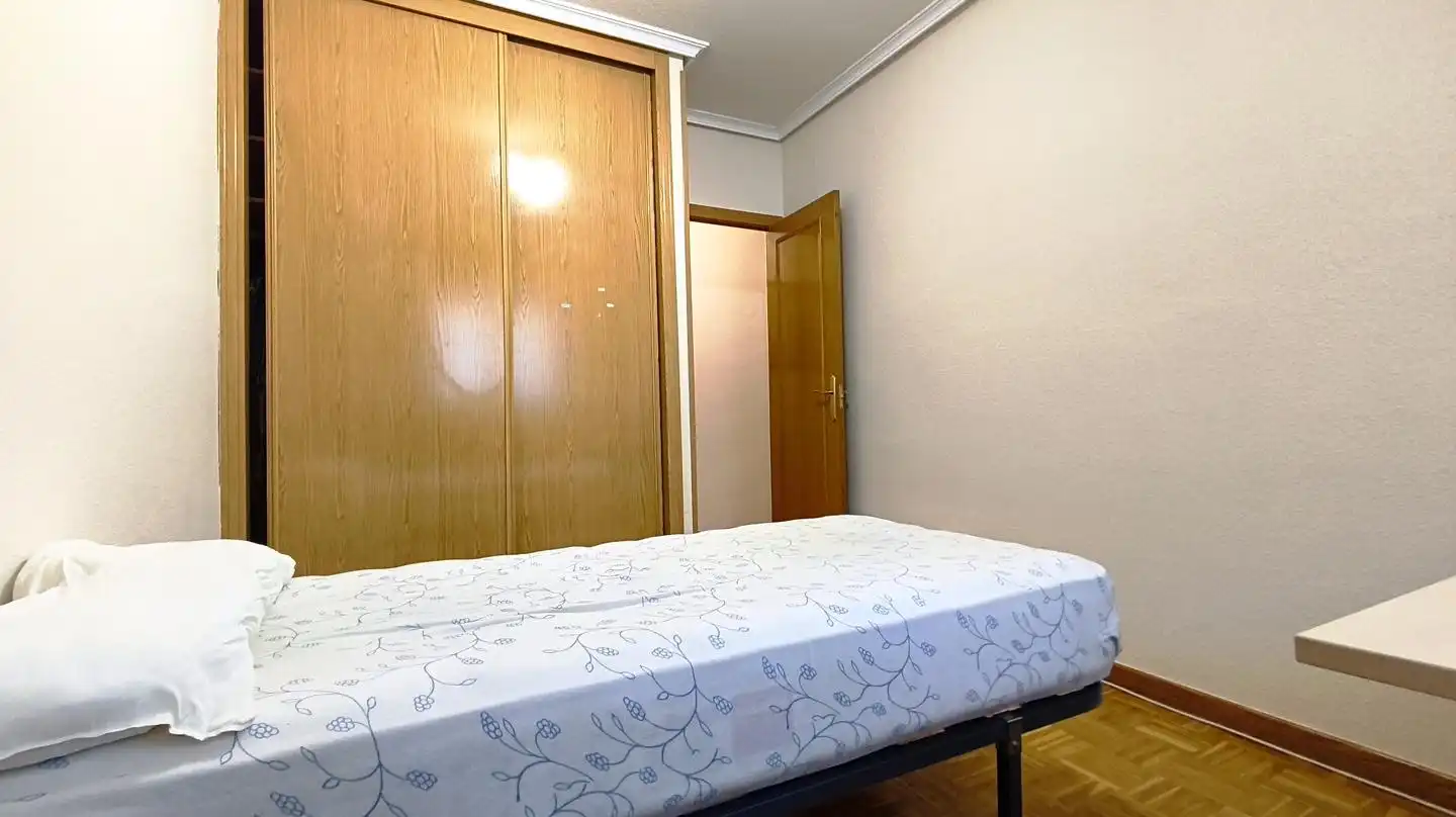 Bedroom of Ground floor for rent in Madrid  with Air Conditioner, Heating and Parquet flooring