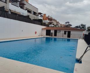 Schwimmbecken von Dachboden zum verkauf in Guillena mit Klimaanlage, Heizung und Parkett