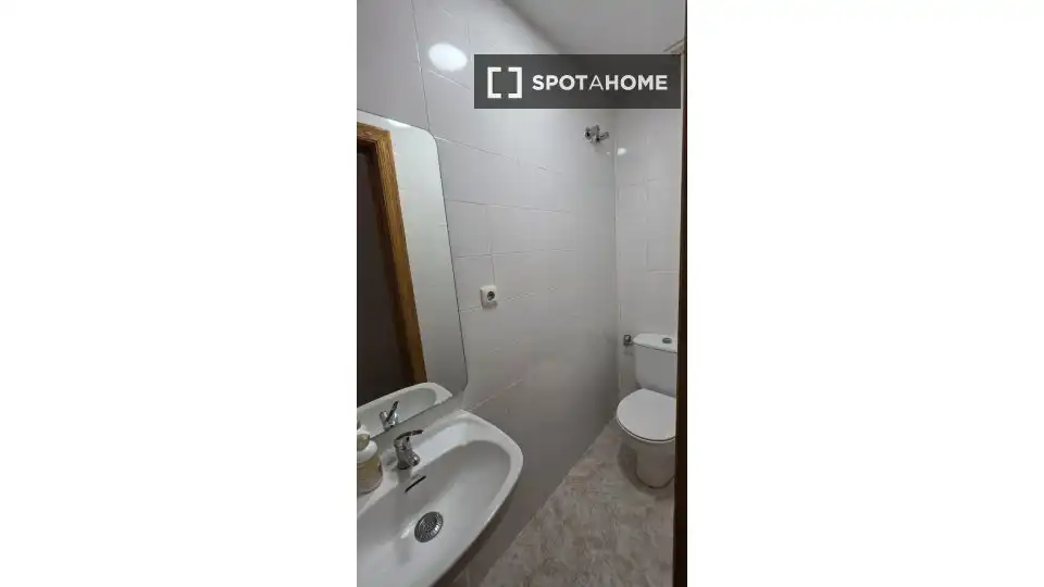 Baño de Piso para compartir en Mutxamel con Aire acondicionado, Terraza y Amueblado