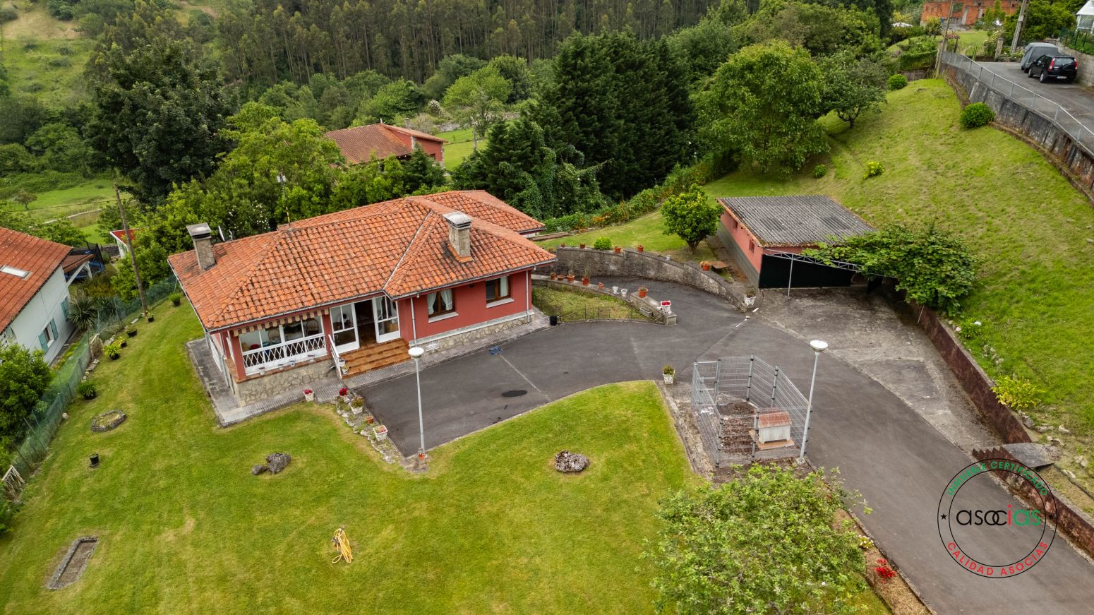 Exterior view of House or chalet for sale in Gijón   with Heating, Parquet flooring and Storage room