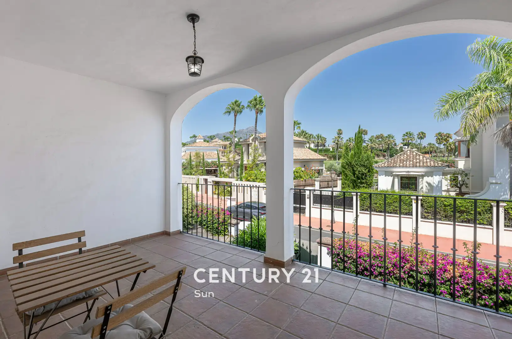 Vista exterior de Casa adosada en venda en Marbella amb Aire condicionat, Calefacció i Jardí privat