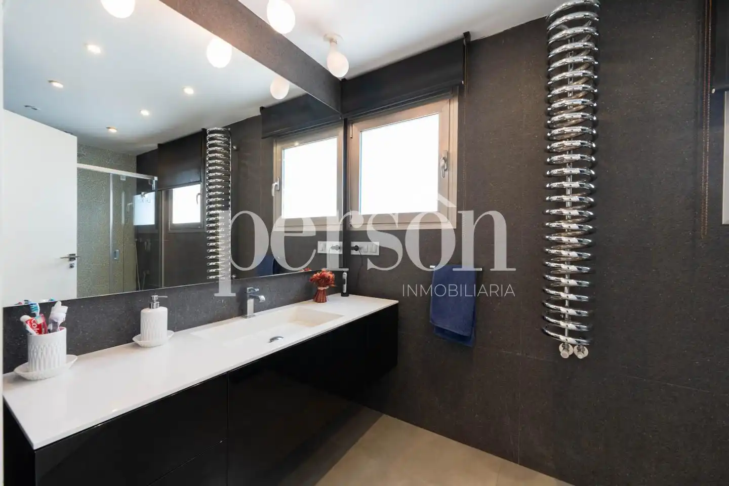 Baño de Casa o chalet en venta en La Pobla de Vallbona con Aire acondicionado, Calefacción y Jardín privado