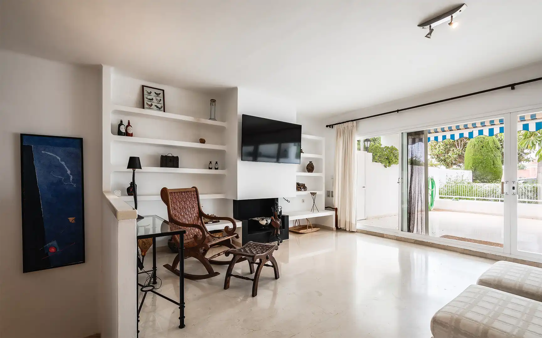 Sala de estar de Planta baja en venta en Marbella con Aire acondicionado, Jardín privado y Terraza