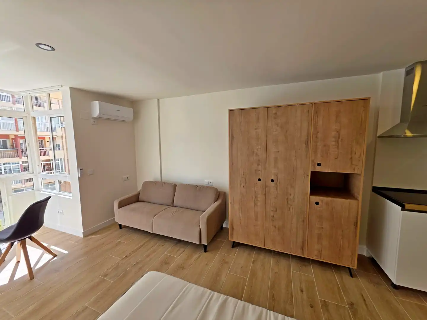Schlafzimmer von Wohnung zur Miete in Benalmádena mit Klimaanlage, Privatgarten und Schwimmbad