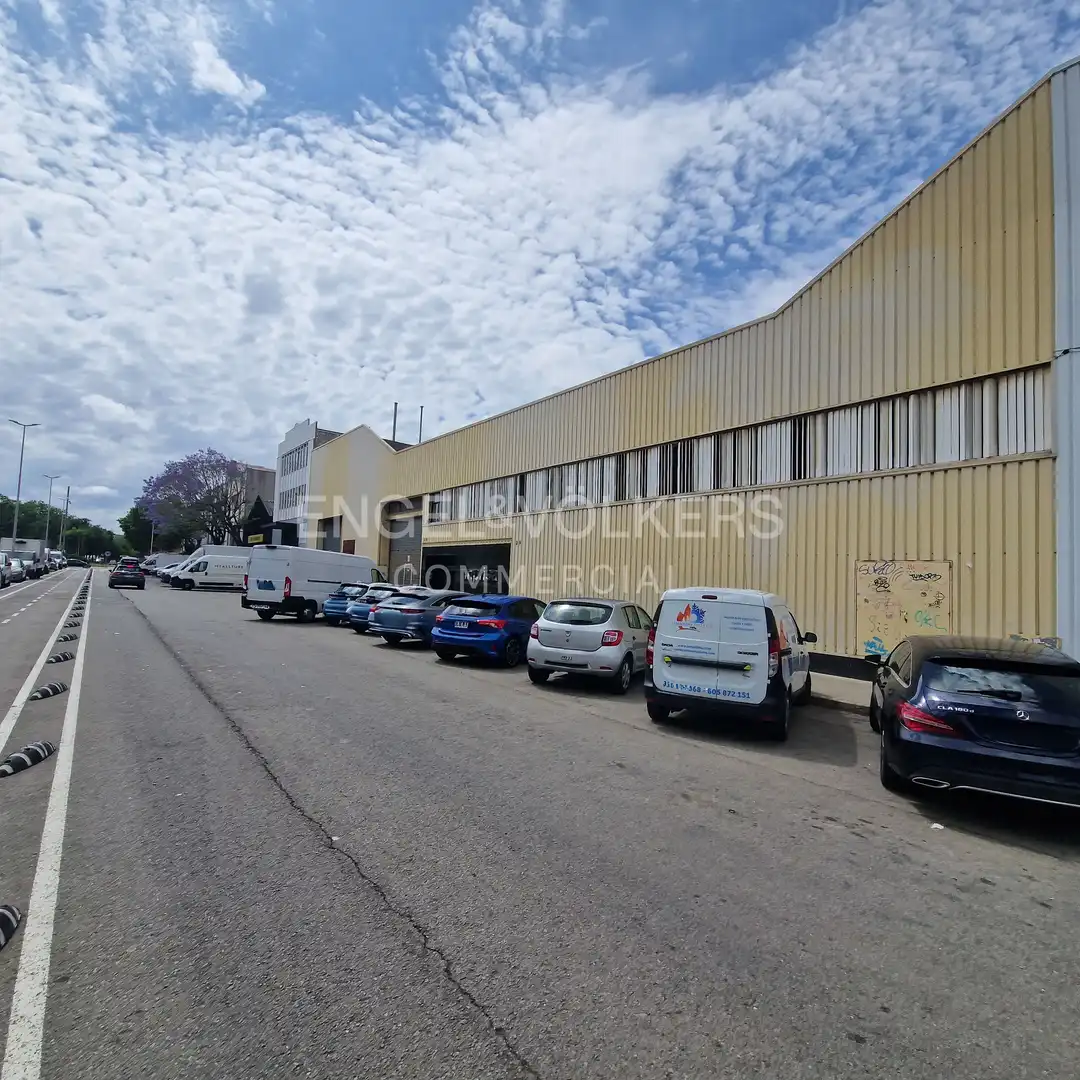 Außenansicht von Fabrikhallen zur Miete in Cornellà de Llobregat