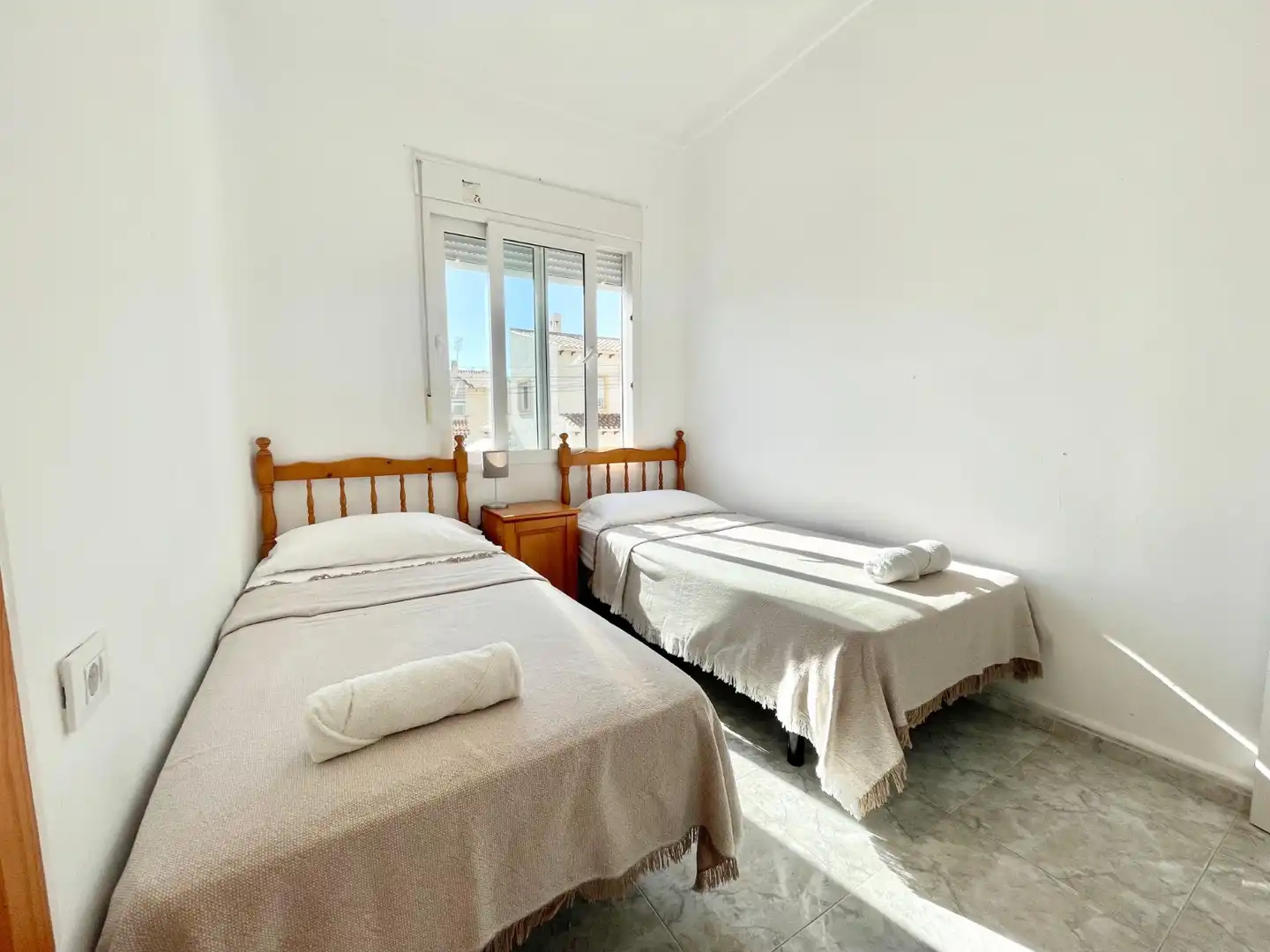 Habitación de Apartamento de alquiler en Torrevieja con Aire acondicionado, Calefacción y Terraza