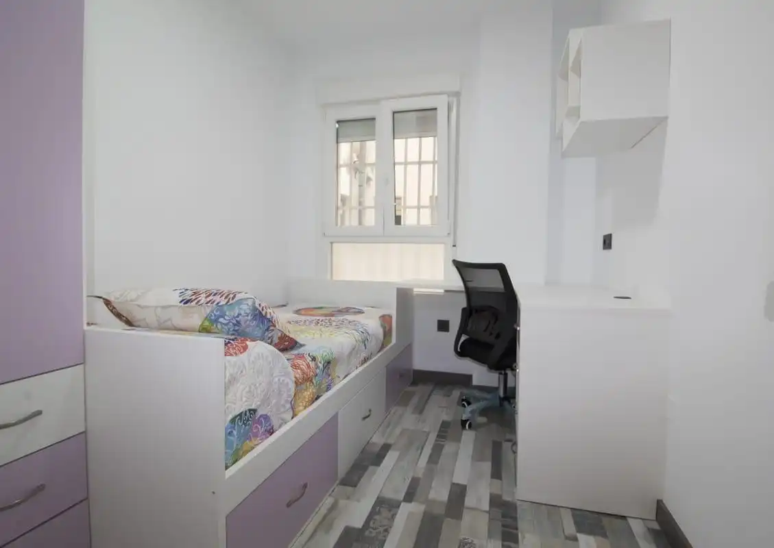 Schlafzimmer von Wohnung zur untervermieten in Almería mit Klimaanlage, Heizung und Möbliert