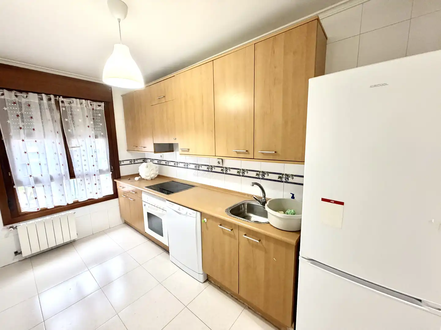 Cocina de Piso de alquiler en Gijón  con Calefacción, Jardín privado y Parquet