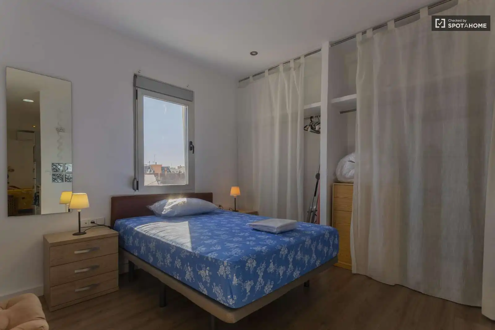 Habitación de Estudio para compartir en Valencia con Aire acondicionado, Terraza y Amueblado