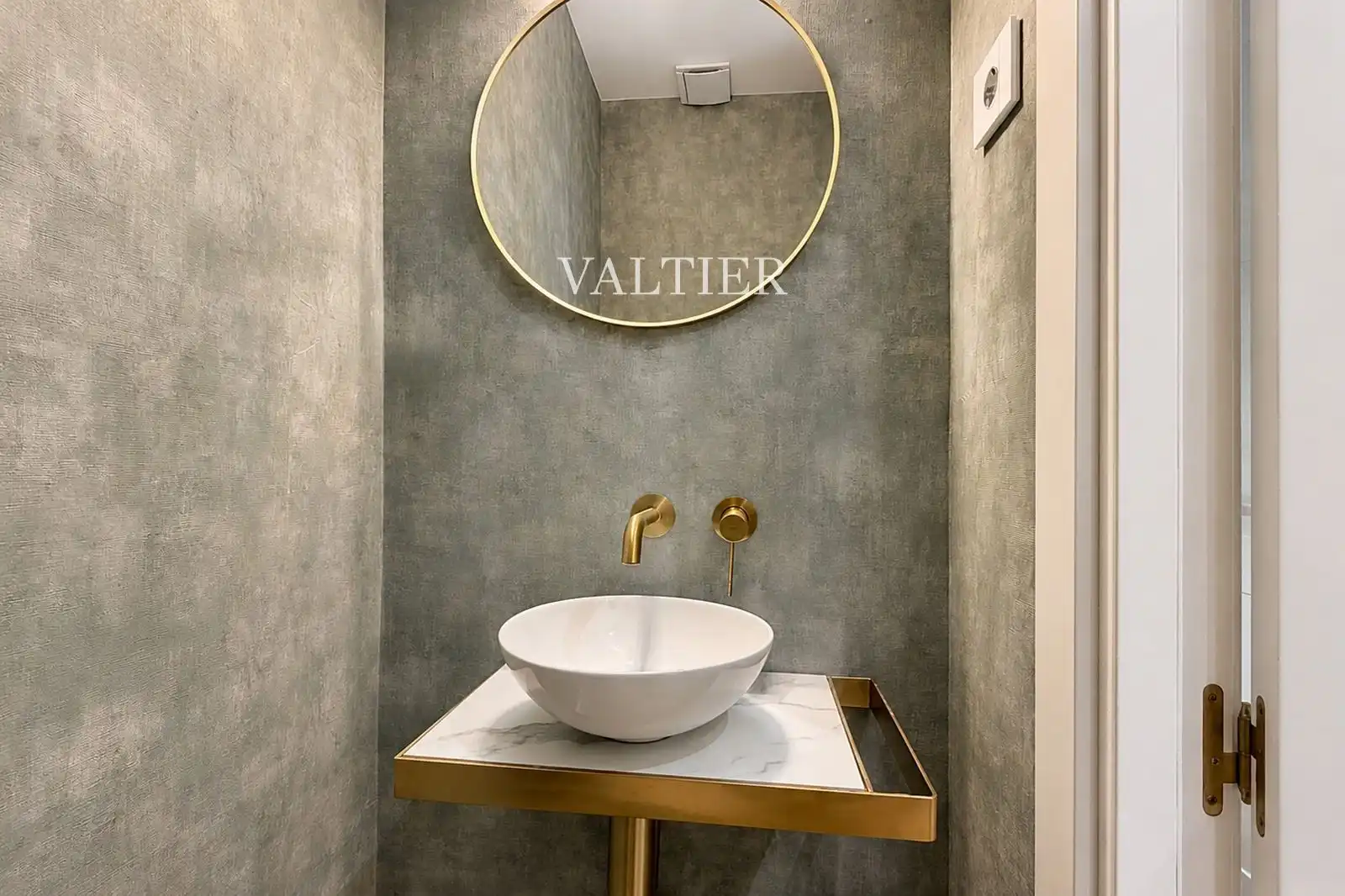 Bathroom of Flat for sale in Madrid  with Air Conditioner, Heating and Terrace