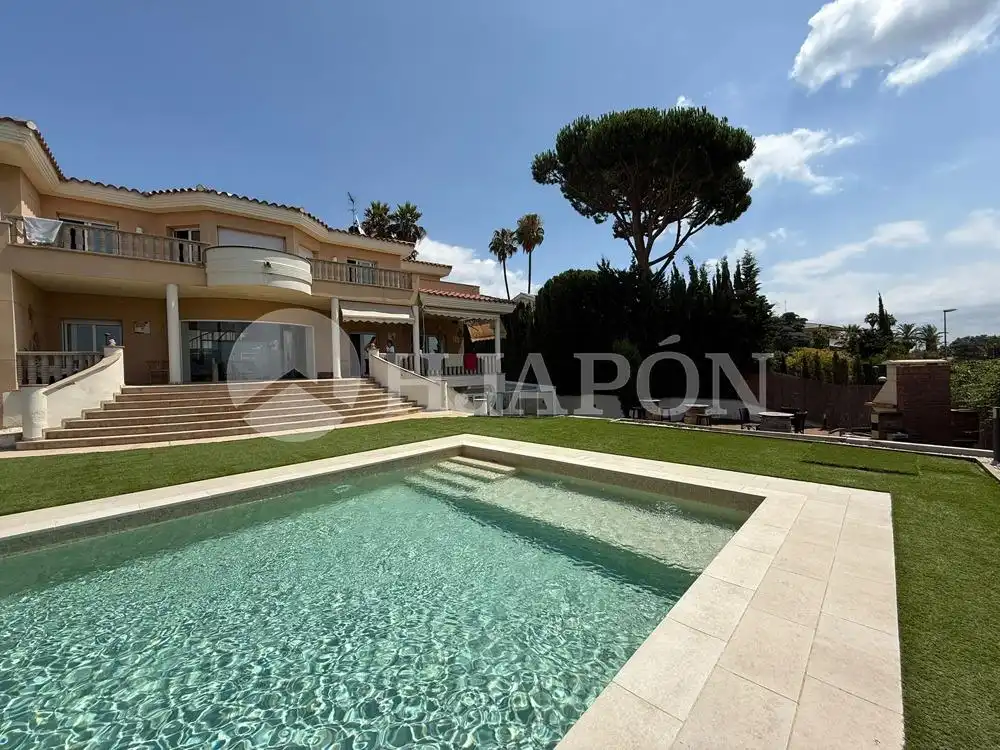 Garden of Houses for sale in Alella  with Air Conditioner, Heating and Private garden
