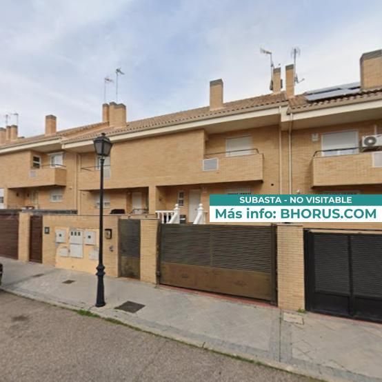 Vista exterior de Casa o xalet en venda en Arroyomolinos (Madrid) amb Piscina