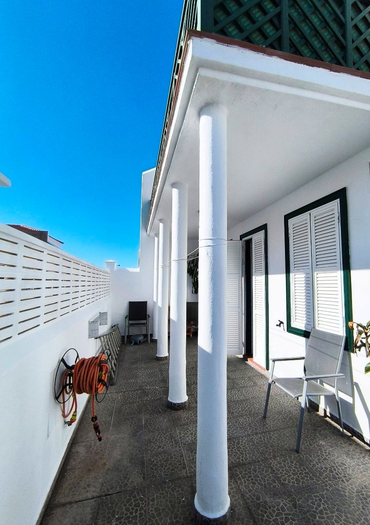 Single-family semi-detached to rent in Arico