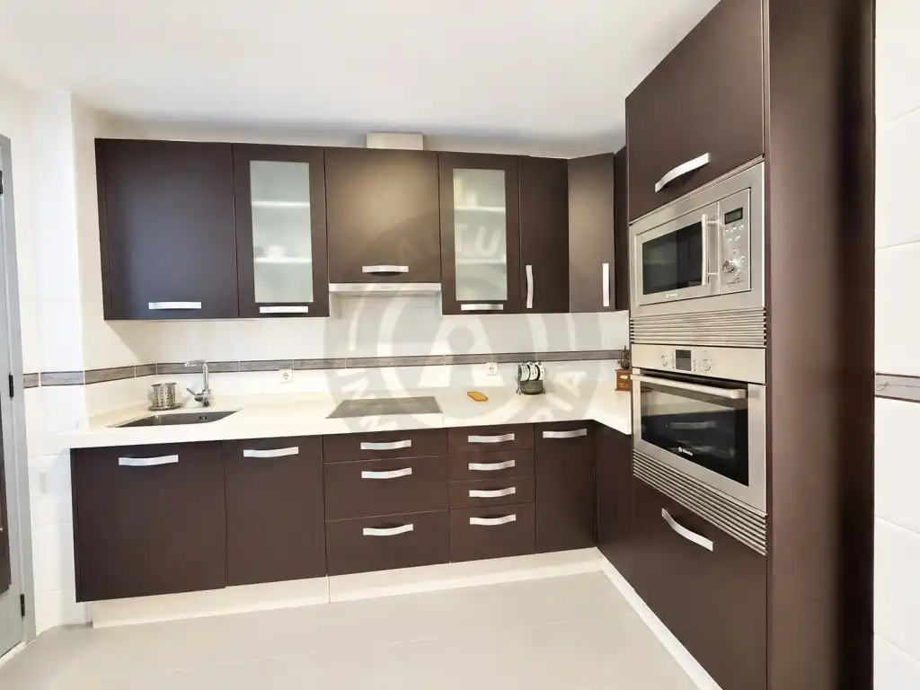 Cocina de Piso en venta en Cáceres con Aire acondicionado, Horno y Microondas