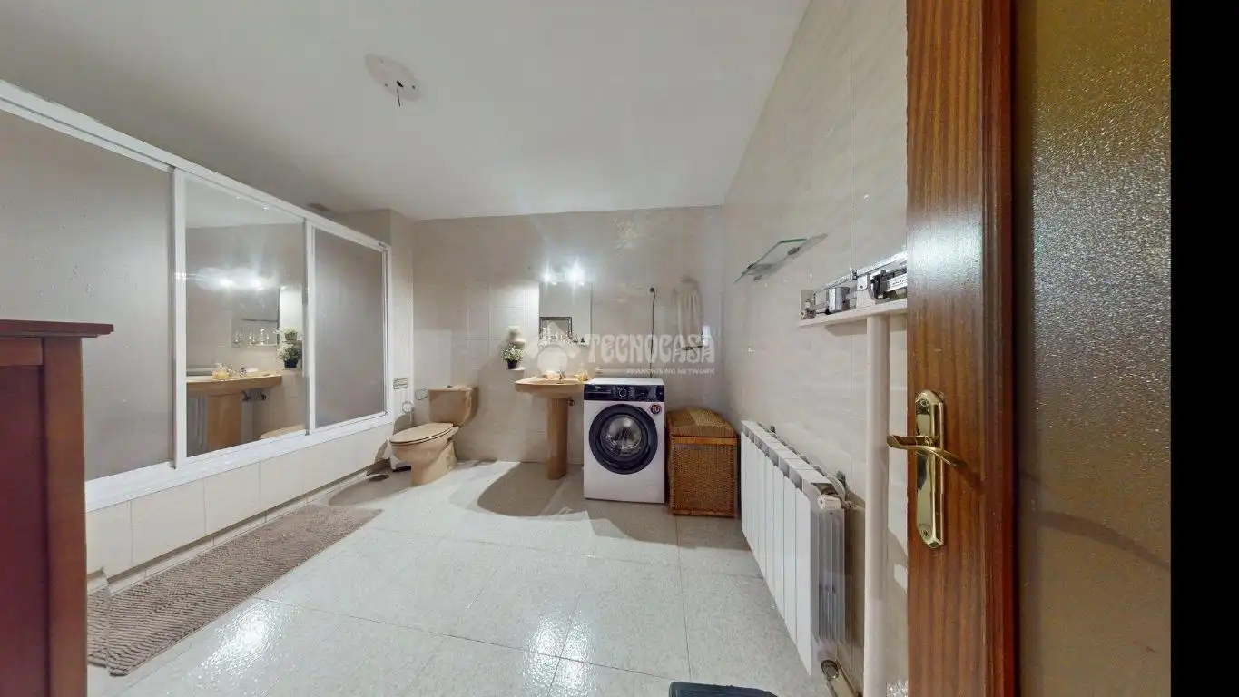 Casa adosada en venta en Horche con Calefacción, Terraza y Balcón
