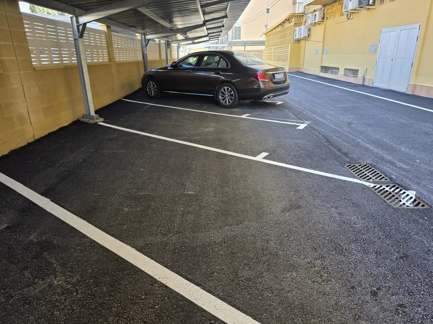 Parking de Piso en venta en Benidorm con Calefacción, Amueblado y Piscina comunitaria