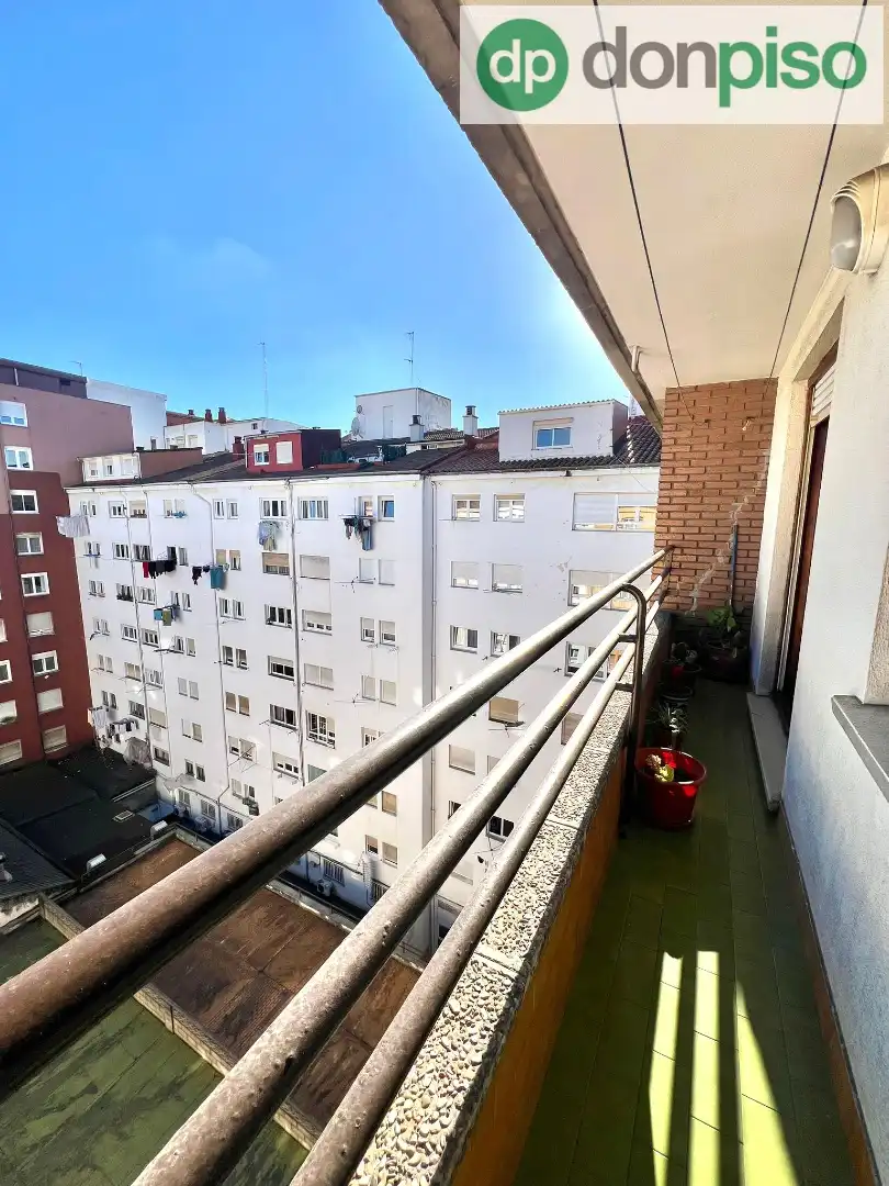 Außenansicht von Wohnung zum Verkauf in Santander mit Möbliert und Balkon