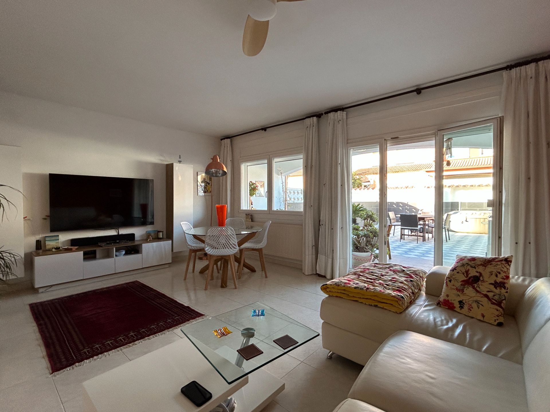Living room of Single-family semi-detached for sale in Castelló d'Empúries  with Heating and Private garden
