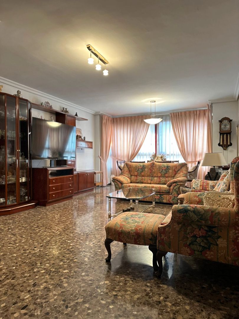 Living room of Flat for sale in  Valencia Capital  with Air Conditioner and Balcony
