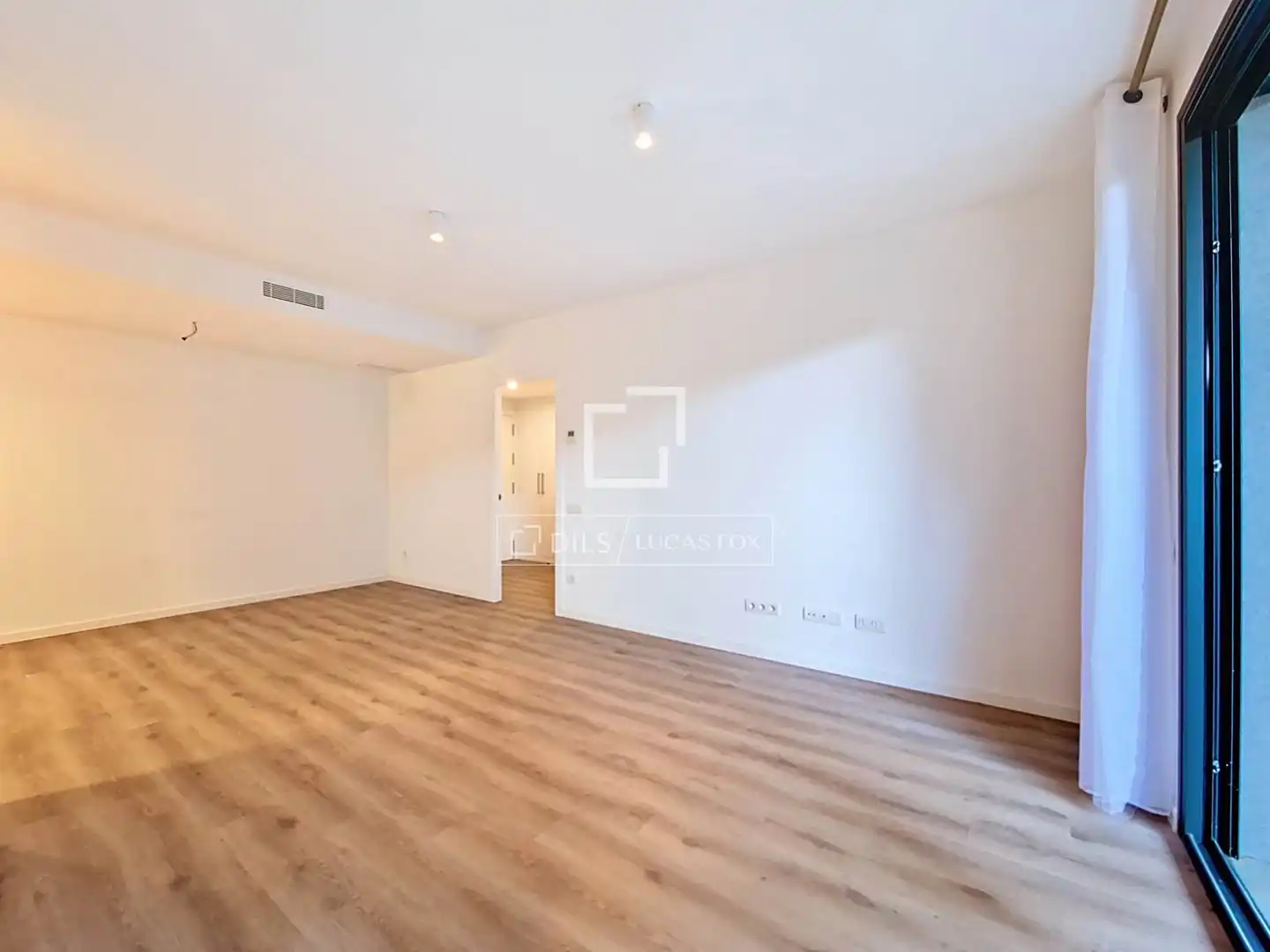 Wohnung zur Miete in Vilanova i la Geltrú mit Klimaanlage, Heizung und Parkett