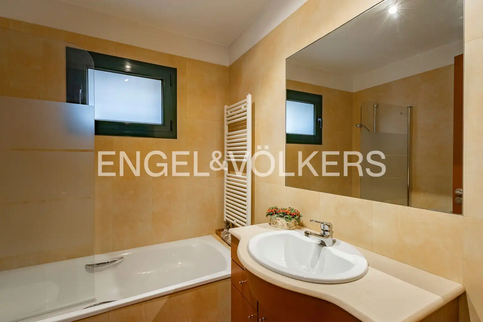 Bathroom of Houses for sale in Sant Cugat del Vallès  with Heating, Private garden and Parquet flooring
