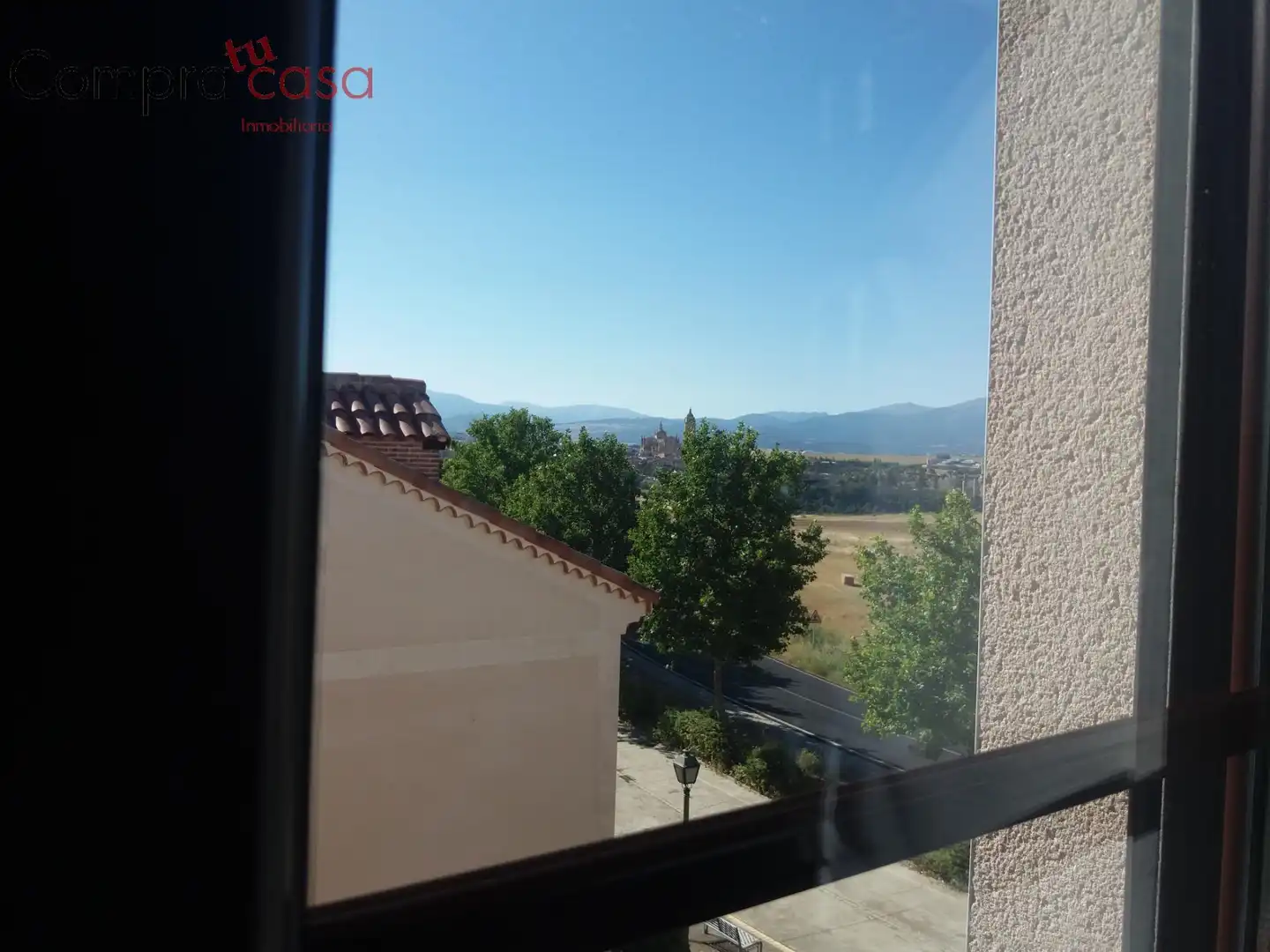 Vista exterior de Casa adosada en venda en Segovia amb Calefacció, Jardí privat i Balcó