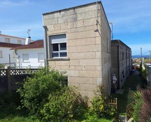 Vista exterior de Casa adosada en venda en Sanxenxo amb Terrassa
