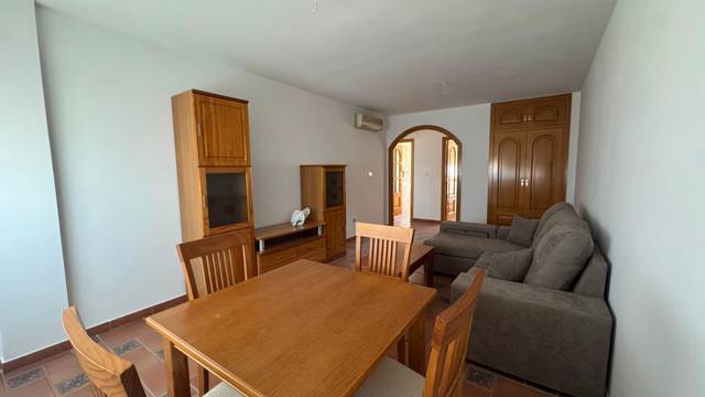 Piso en Alquiler en Calle Moreras en Santo Angel