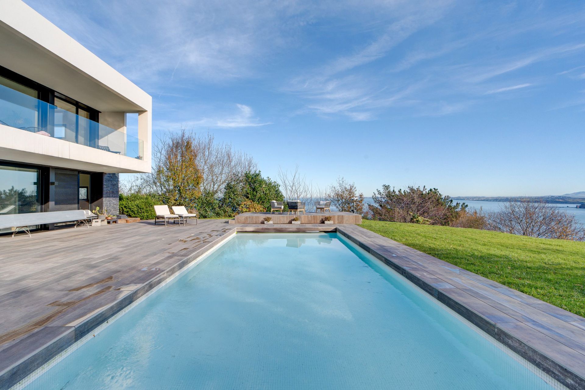 Piscina de Casa o xalet en venda en Hondarribia amb Aire condicionat, Calefacció i Jardí privat
