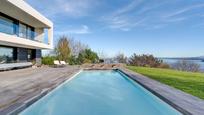 Piscina de Casa o xalet en venda en Hondarribia amb Aire condicionat, Calefacció i Jardí privat