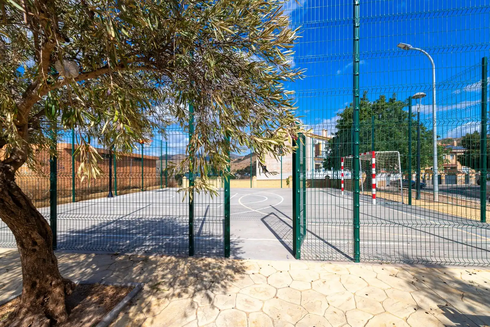 Vista exterior de Casa adosada en venta en Rincón de la Victoria con Terraza y Piscina comunitaria