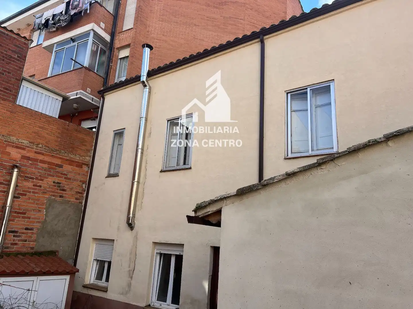 Vista exterior de Casa adosada en venta en Sahagún con Calefacción y Amueblado