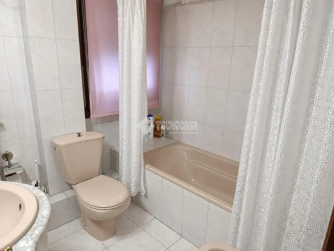 Baño de Casa adosada en venta en Fuenlabrada con Calefacción