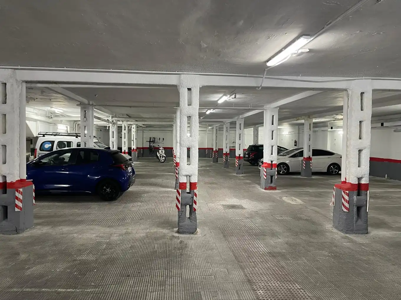 Parking of Garage for rent in Madrid  with Alarm