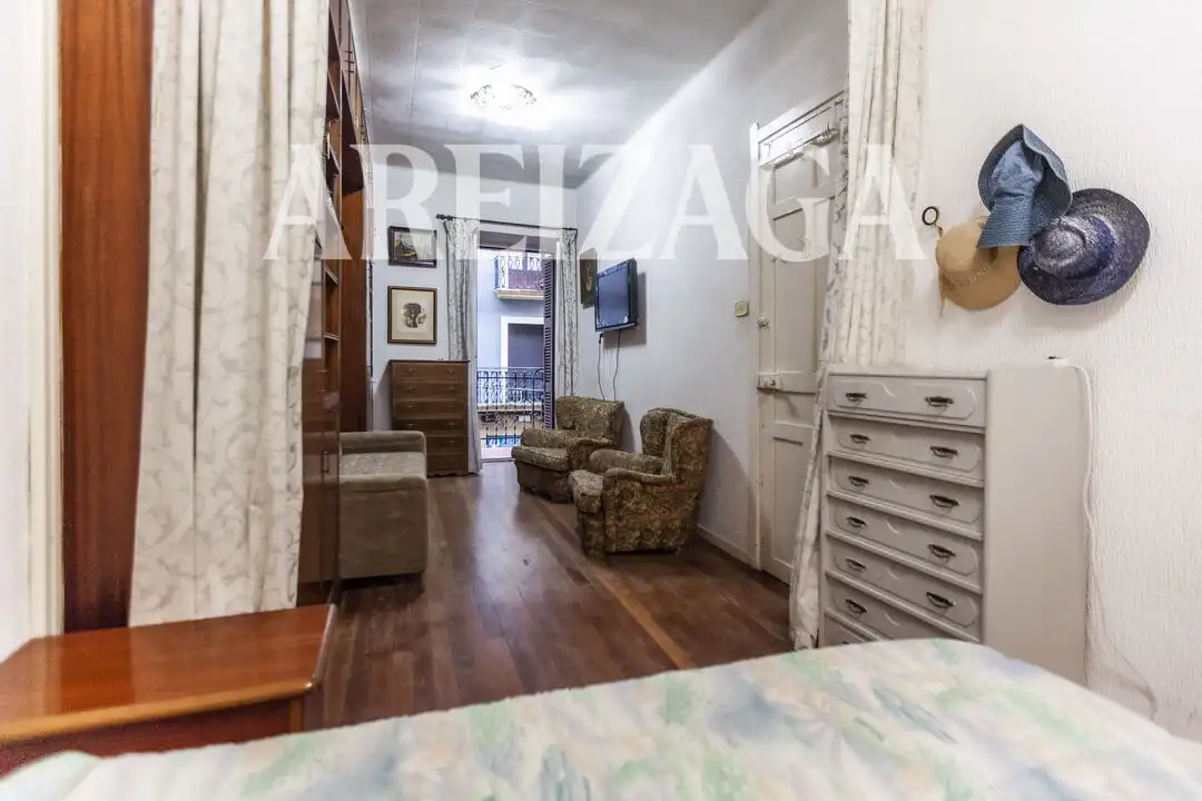 Habitación de Piso en venta en Donostia - San Sebastián  con Calefacción y Balcón