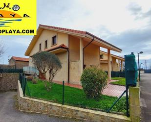 Vista exterior de Casa o xalet en venda en Ribamontán al Mar amb Terrassa