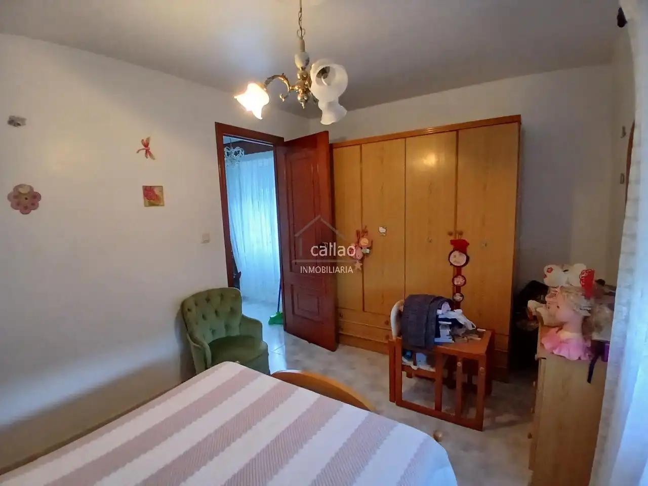 Dormitori de Casa adosada en venda en Ferrol amb Calefacció, Jardí privat i Traster