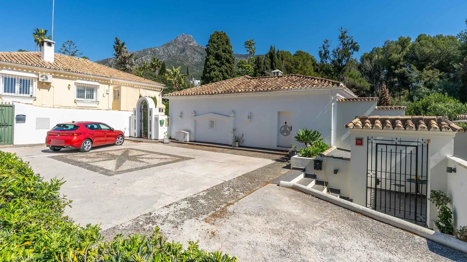 Vista exterior de Casa o chalet en venta en Marbella con Aire acondicionado, Jardín privado y Terraza