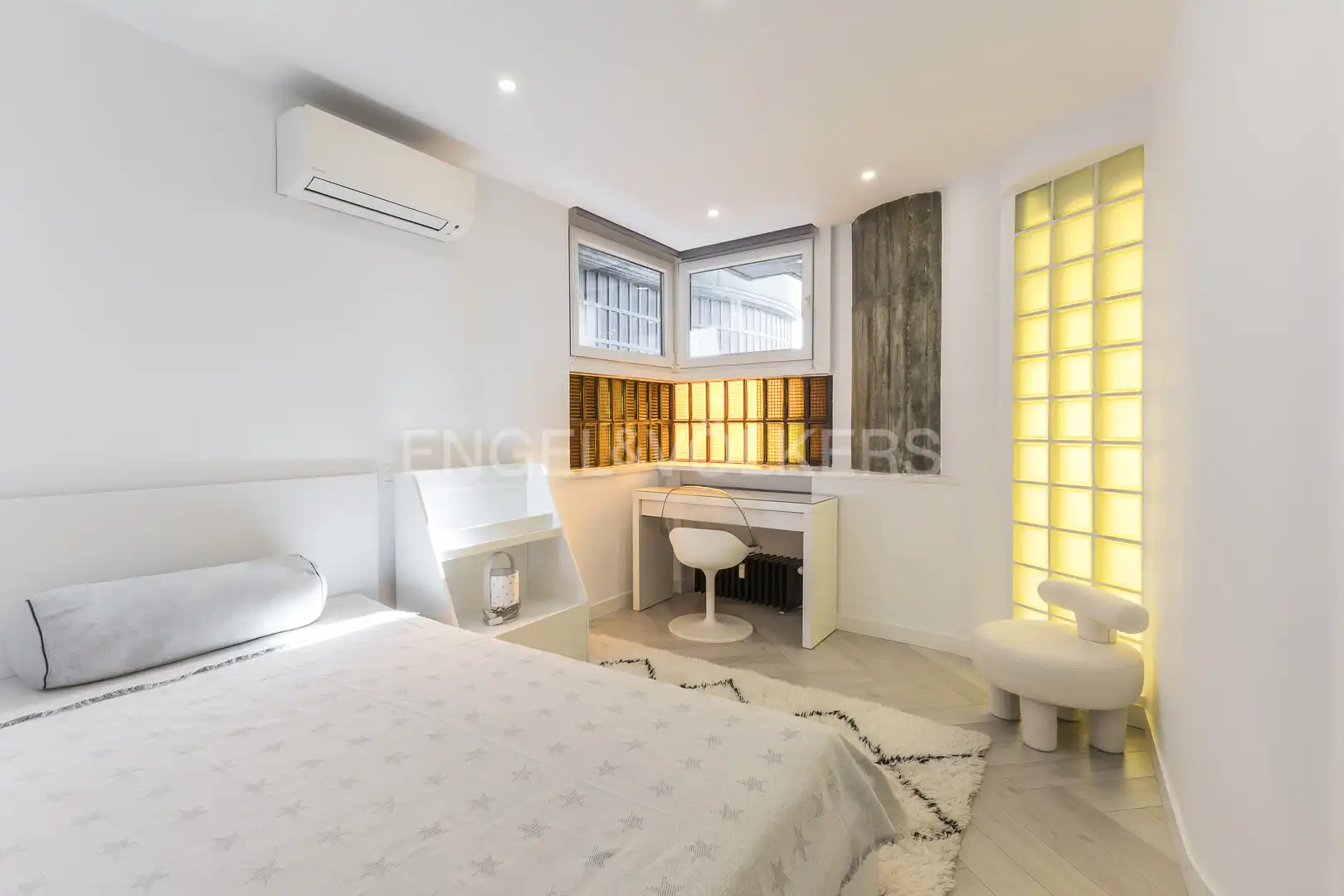 Bedroom of Flat for rent in Madrid  with Air Conditioner, Heating and Furnished
