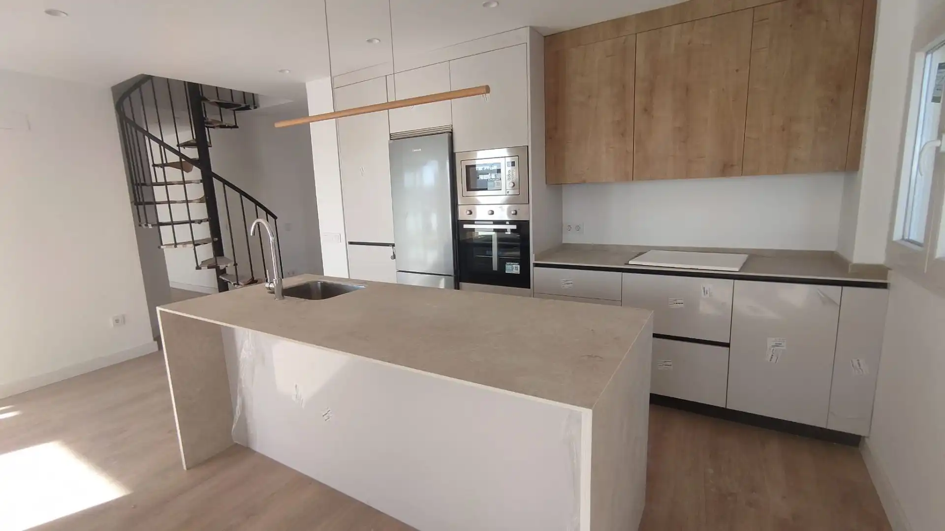 Küche von Maisonette zum Verkauf in Torremolinos mit Klimaanlage, Terrasse und Abstellraum