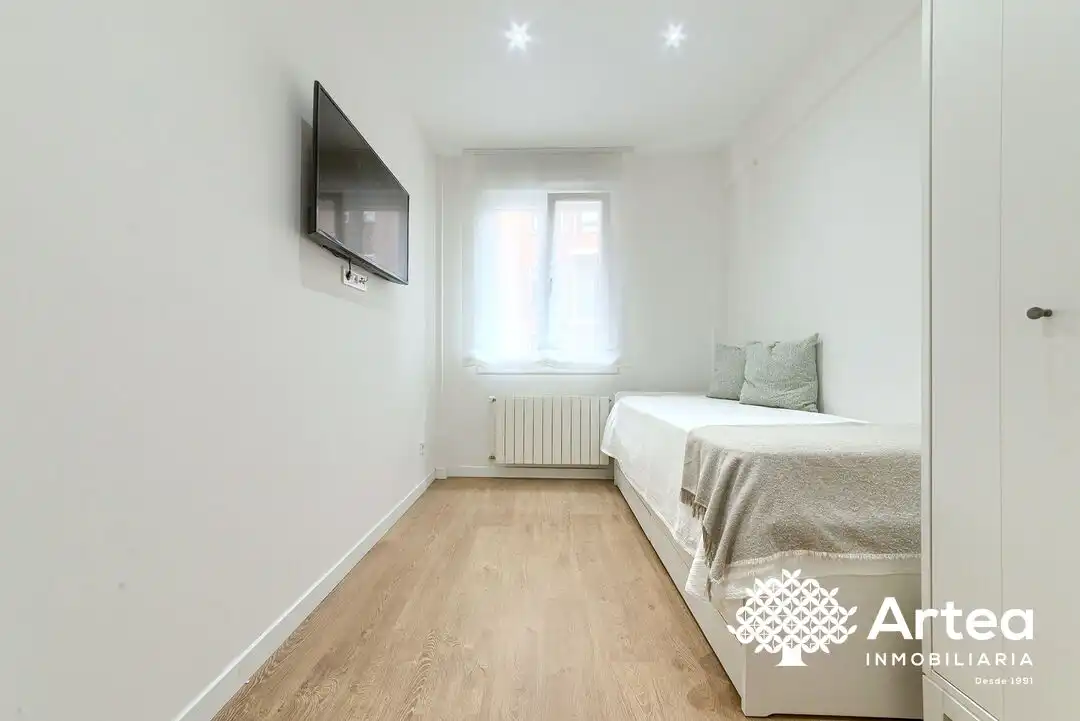 Schlafzimmer von Wohnung zum Verkauf in Bilbao  mit Heizung, Privatgarten und Möbliert