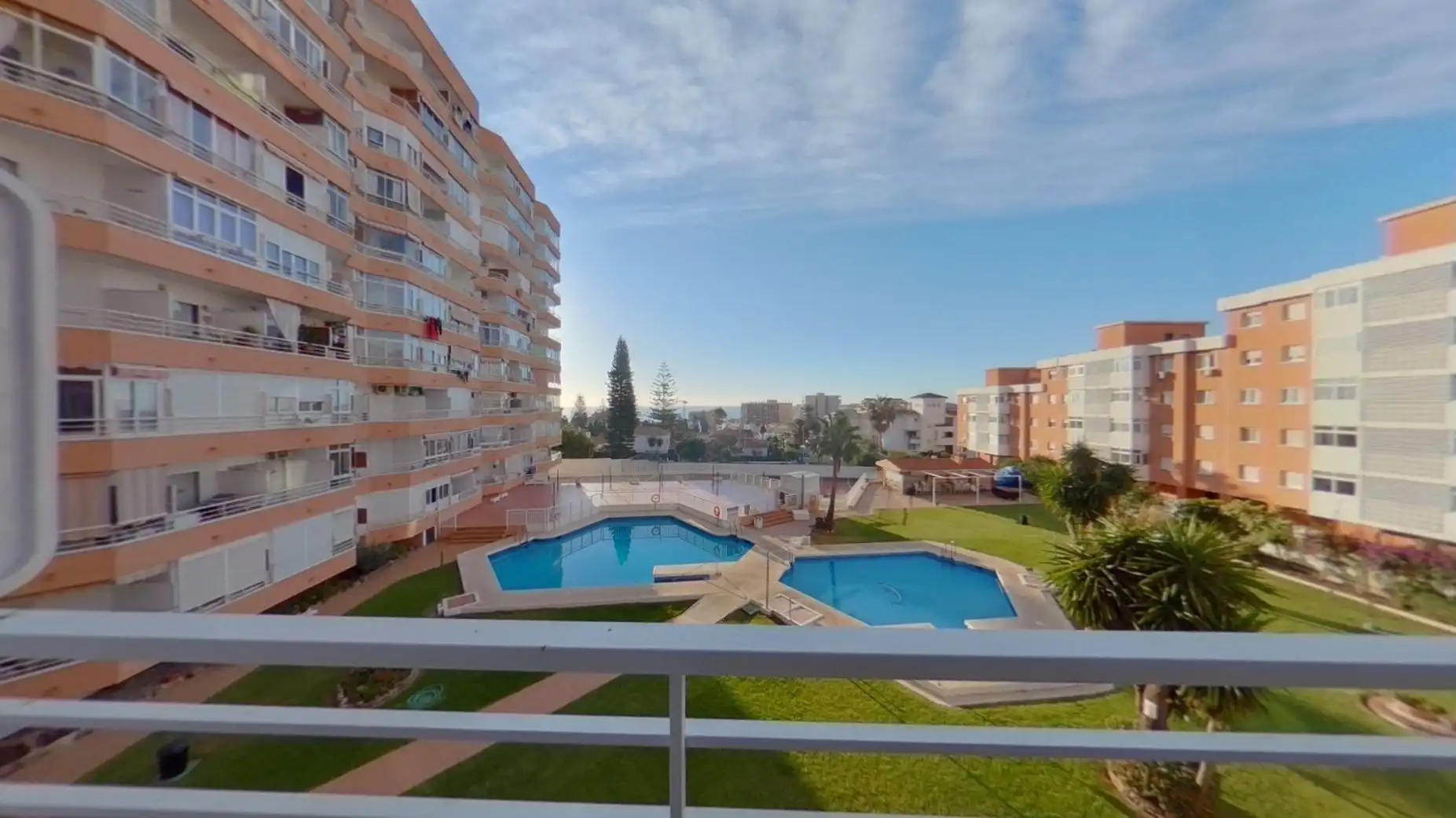 Vista exterior de Estudio en venta en Torremolinos con Piscina comunitaria