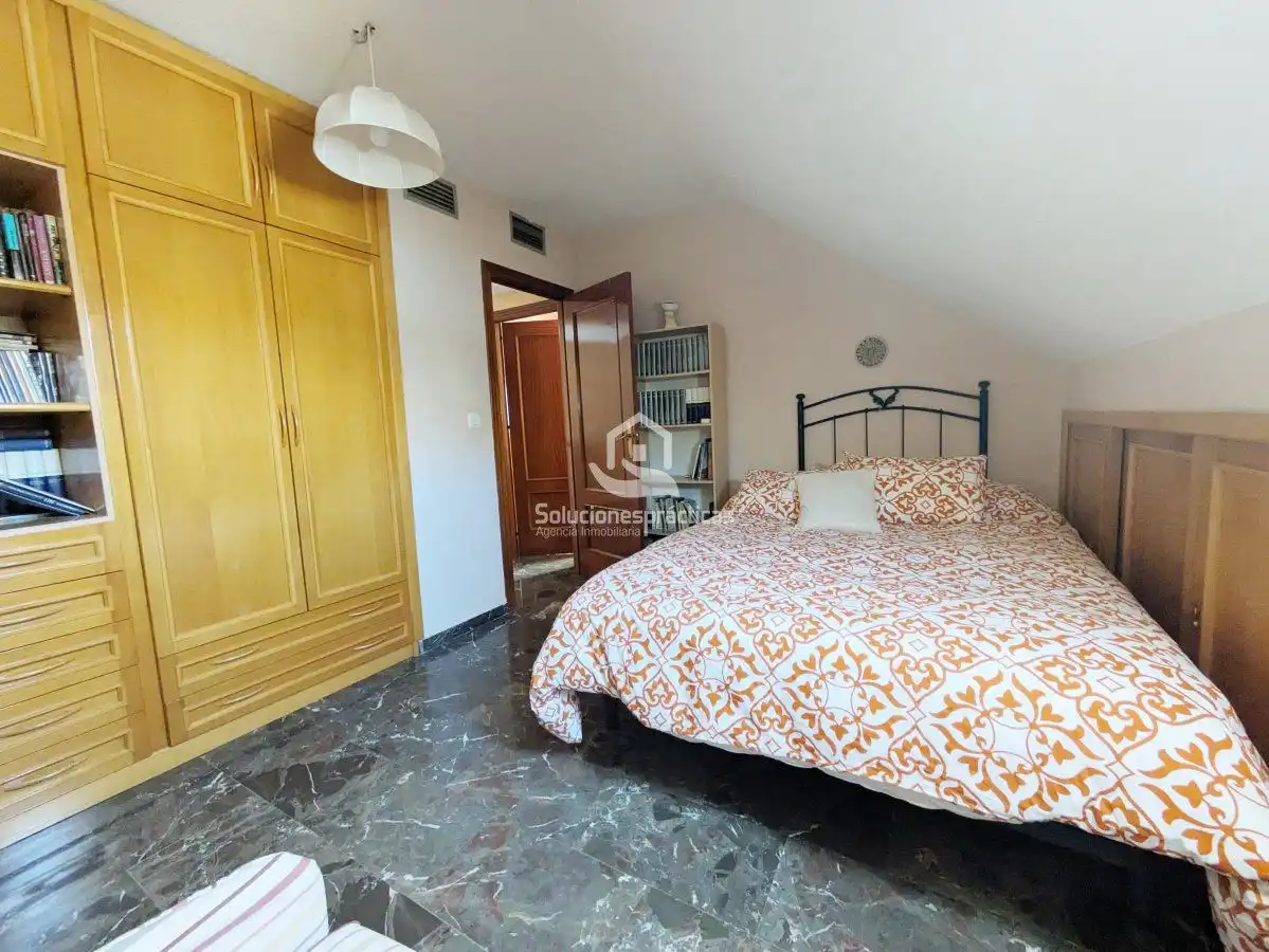 Dormitori de Casa o xalet en venda en Jaén amb Aire condicionat, Terrassa i Traster