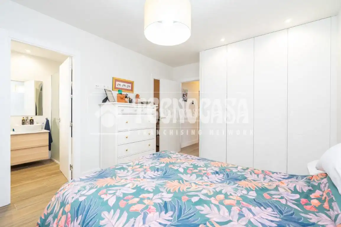 Habitación de Casa adosada en venta en Colmenar Viejo con Aire acondicionado, Calefacción y Jardín privado