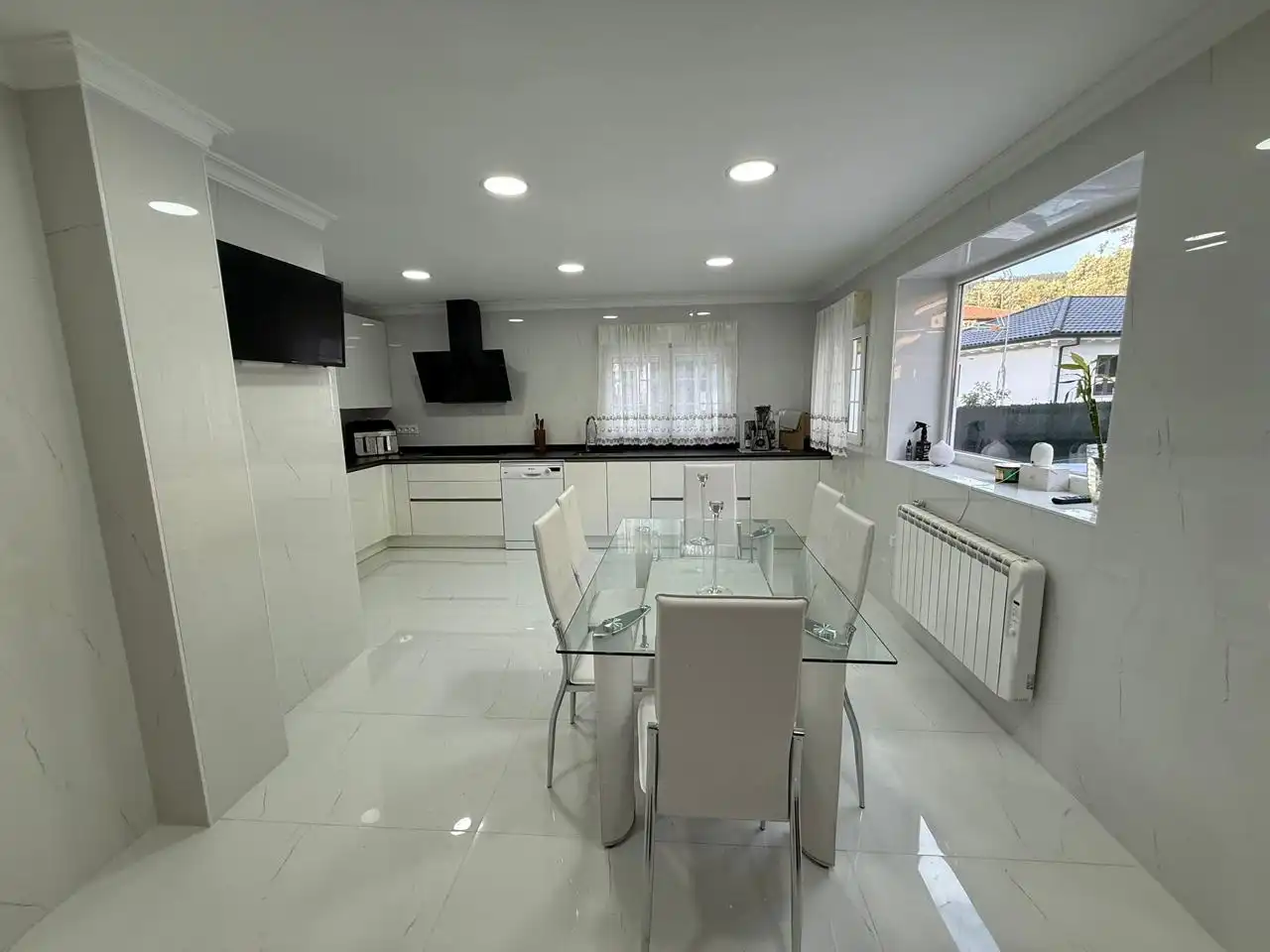 Casa con piscina en venta en Barrio Sámano, imagen 12